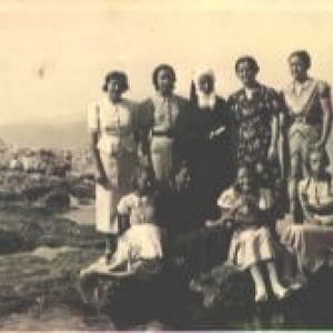 Postire - djevojke s teYaja i s. veYeslava (1937.)