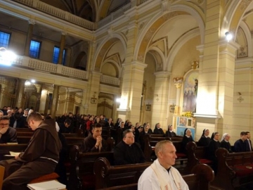 Molitveno bdijenje za svećenička i redovnička zvanja u crkvi Kraljice svete Krunice