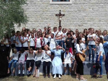 Susret dječjih crkvenih zborova u Karinu