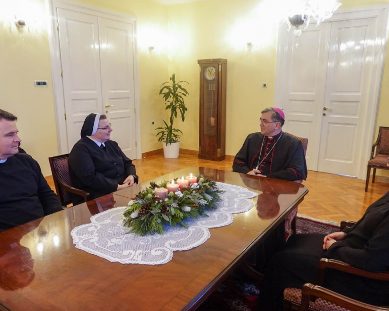 Provincijalna glavarica s. Nevenka Jurak u posjetu mons. Ivi Martinoviću, požeškom biskupu