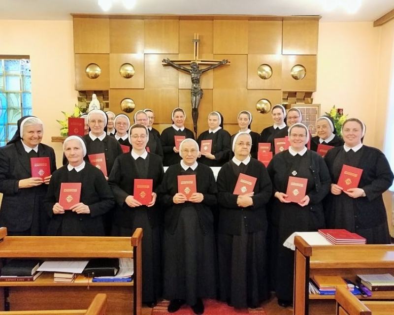Slavlje predaje obnovljenih Konstitucija u samostanu Gospe Lurdske