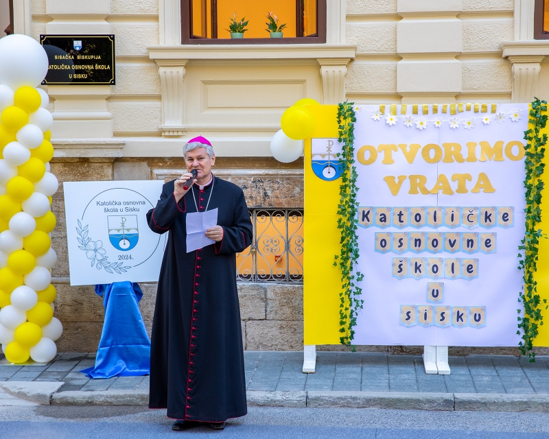 Otvorena i blagoslovljena Katolička osnovna škola u Sisku Otvorena i blagoslovljena Katolička osnovna škola u Sisku