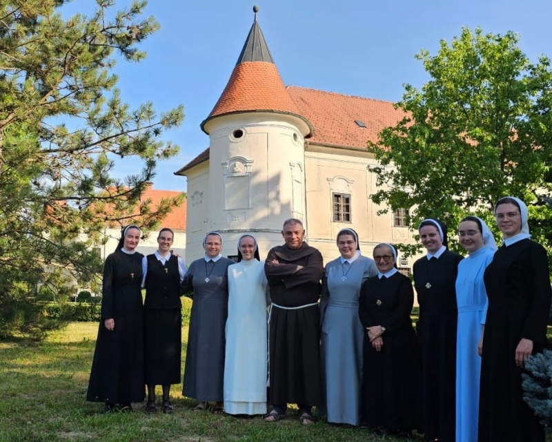 U Marijinom dvoru u Lužnici održana zajednička priprava redovnica za prve i doživotne zavjete