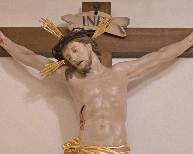 Kralj koji svoju moć pokazuje na križu