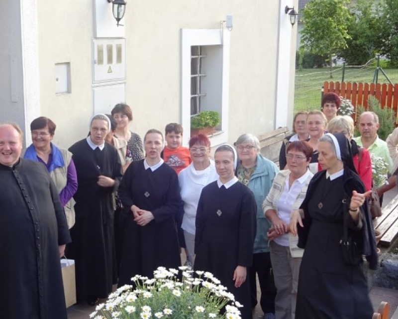 Gosotovanje sestara u rodnoj župi blažene s. Krizine Bojanc (Šmarjeta, Slovenija)