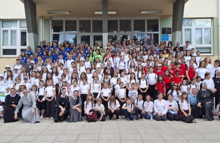Pod geslom “Sve za Boga” održan susret dječjih zborova